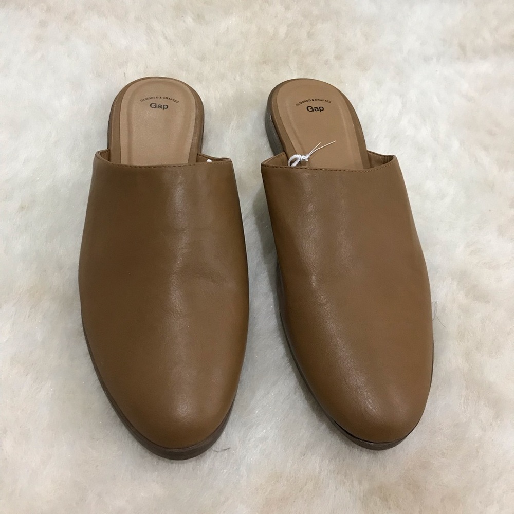 Tan mules
